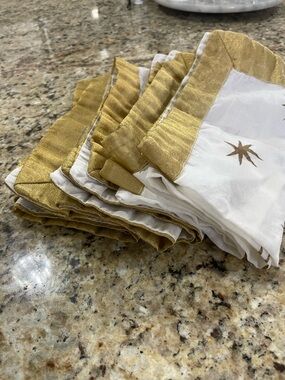 Pier 1 set of 4 White and Gold organza shimmery Linen Napkins with Star Motif